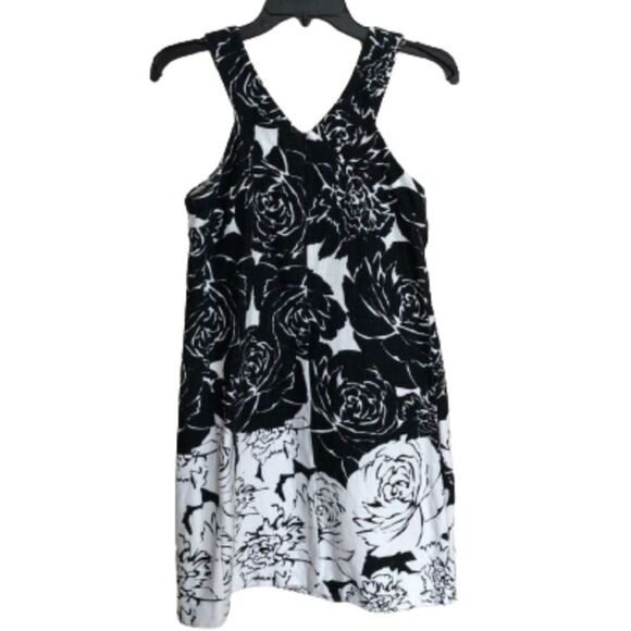 JUST TAYLOR BLACK AND WHITE FLORAL SLEEVELESS DRESS 4 - Picture 1 of 9
